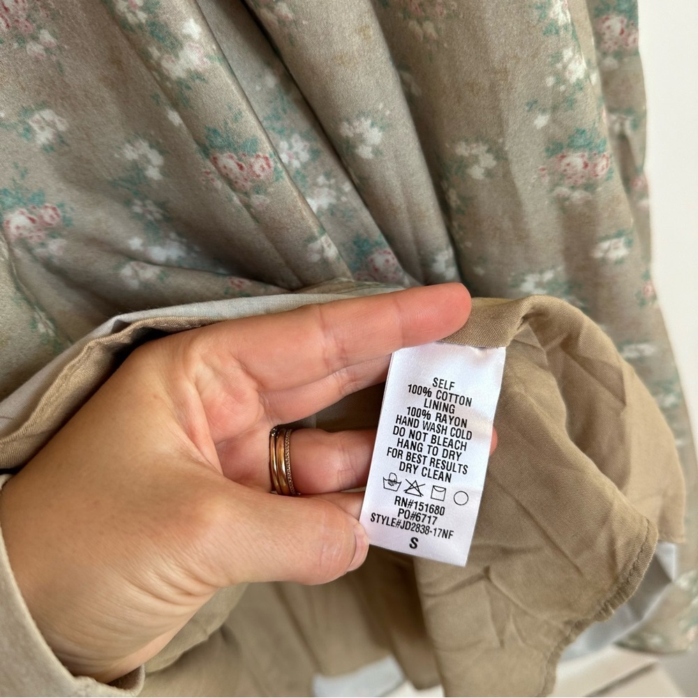 Carly Jean Los Angeles Sage Floral Maxi Dress - Picture 8 of 13